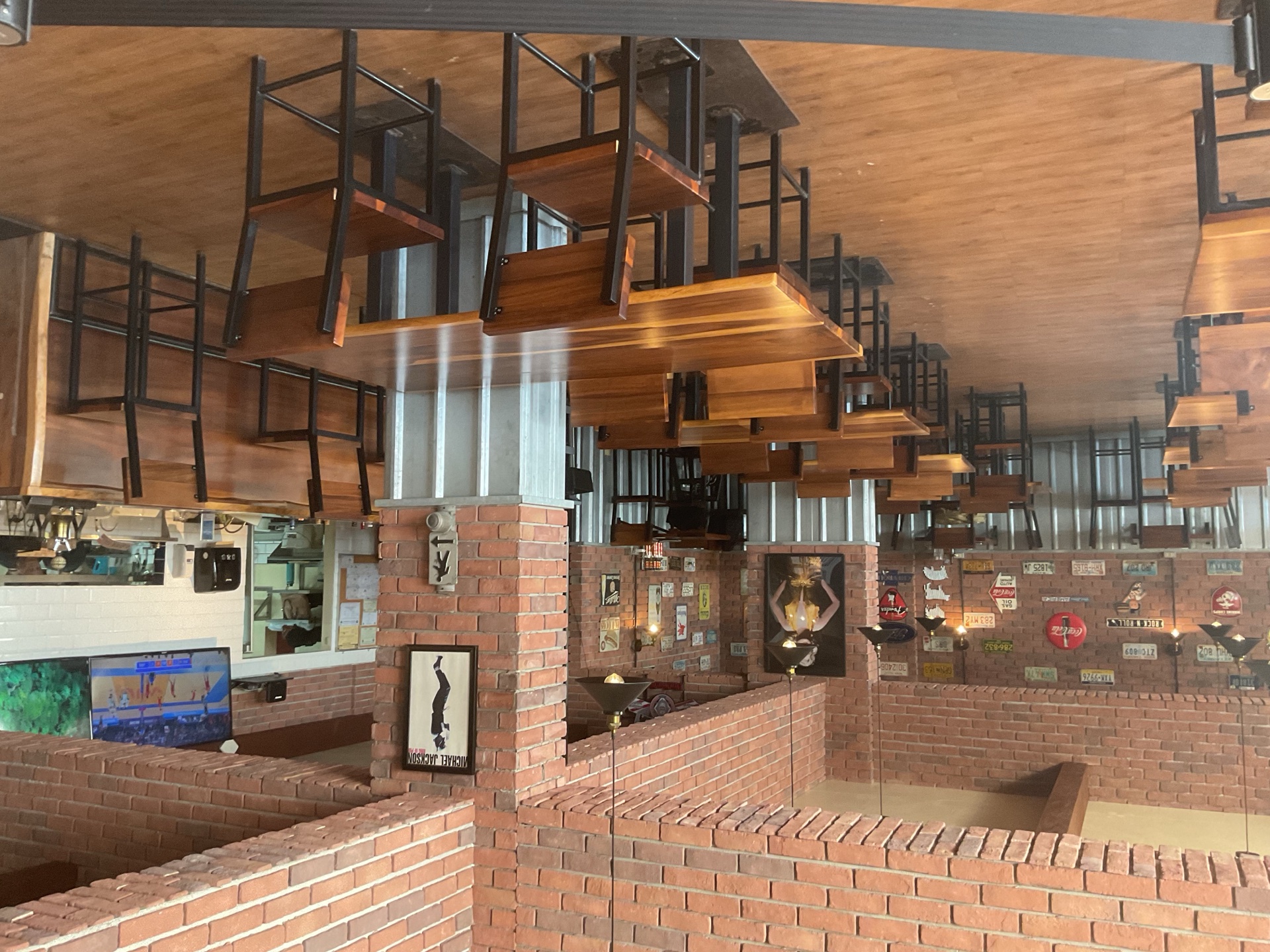 American Pizza & Grill interior